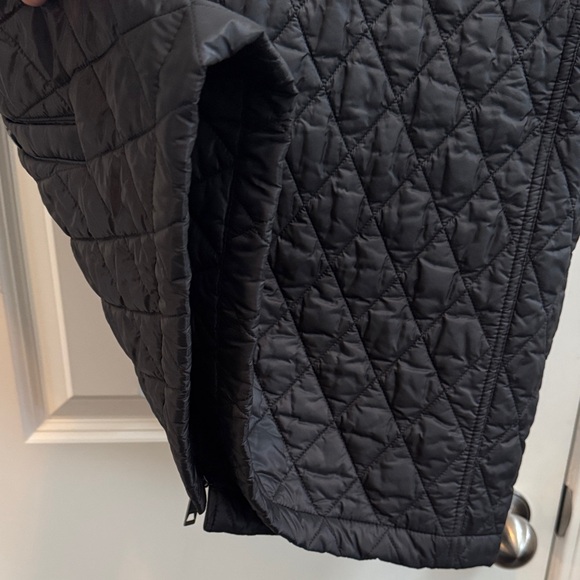 Authentic BURBERRY Black Quilted Vest - Picture 9 of 16